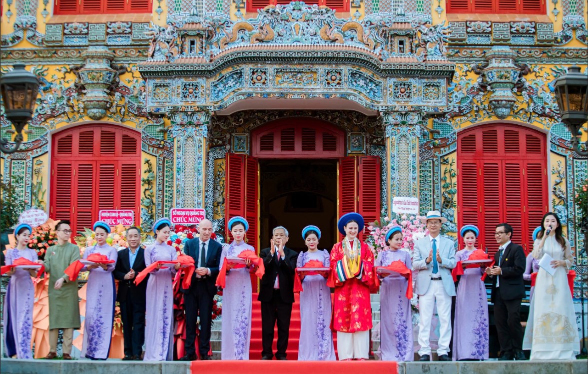 Twenty-one paintings by Emperor Ham Nghi have returned to his homeland and are now on display at Kien Trung Palace in the Purple Forbidden City of Hue.
